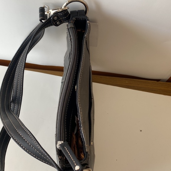 NWT Tignanello Leather Crossbody Pewter Shoulder Bag - Picture 4 of 16